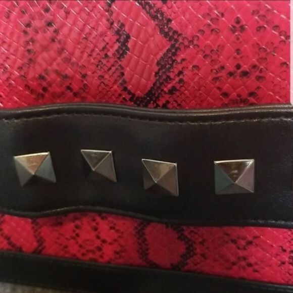 JL Womens Red & Black Snakeskin Embosse Medium Crossbody Bag - New - Picture 9 of 12